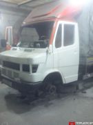 Mercedes-207308410-15