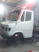 Mercedes-207308410-16