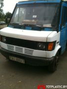 Mercedes-207308410-18